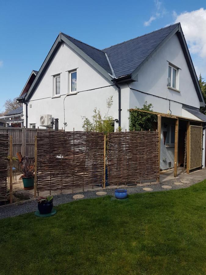 Post Office Row Apartment And Garden Crickhowell Buitenkant foto
