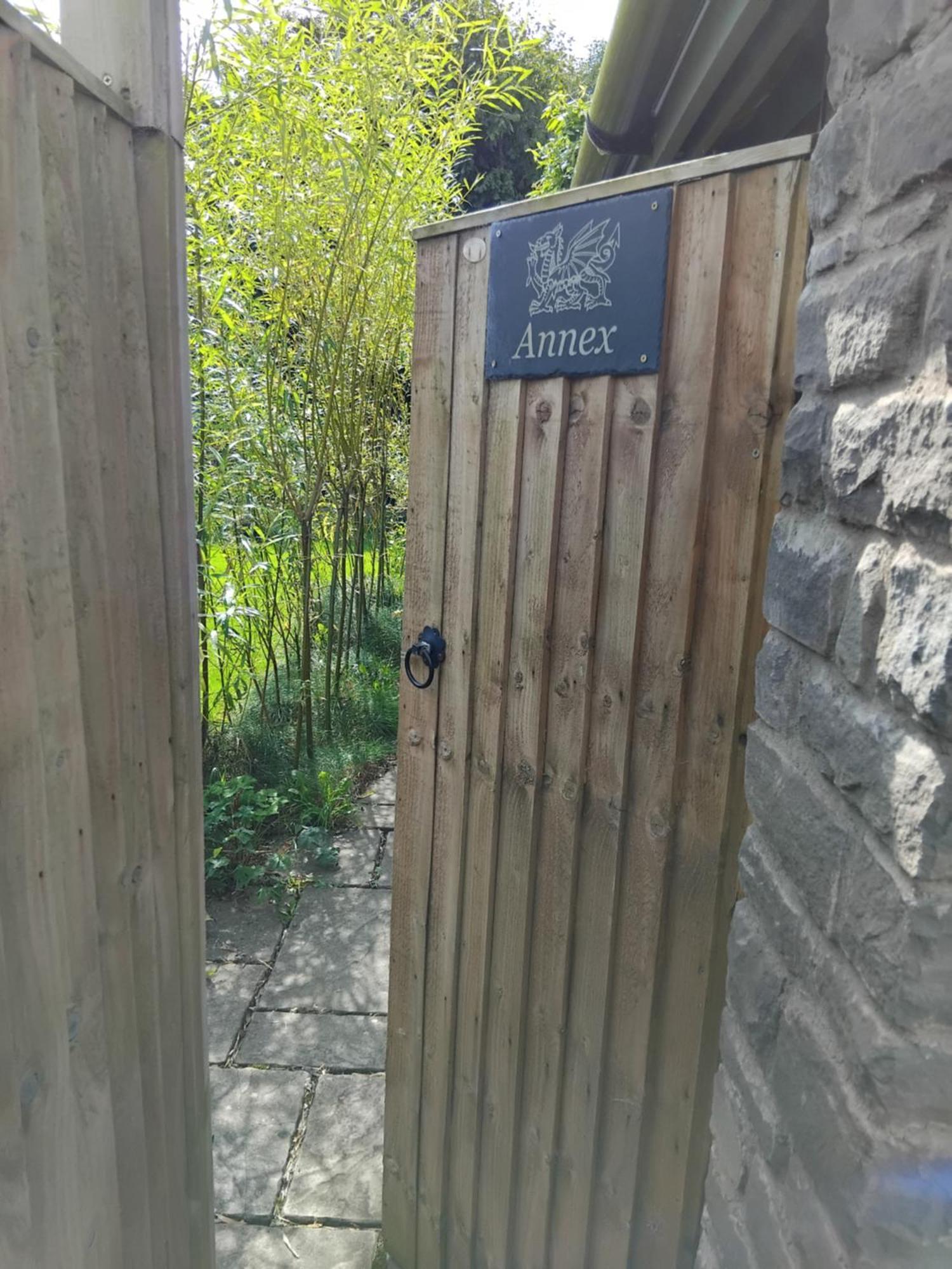 Post Office Row Apartment And Garden Crickhowell Buitenkant foto