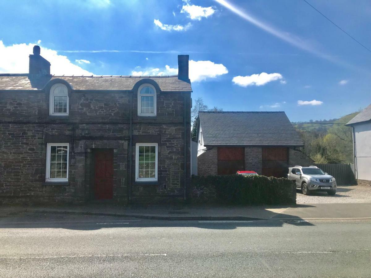 Post Office Row Apartment And Garden Crickhowell Buitenkant foto